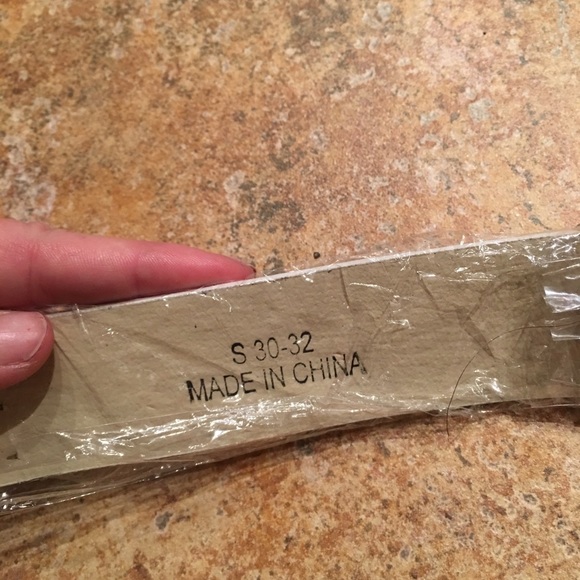 COPY - 🦋‼️NWT Black and gold skater belt - Picture 5 of 5